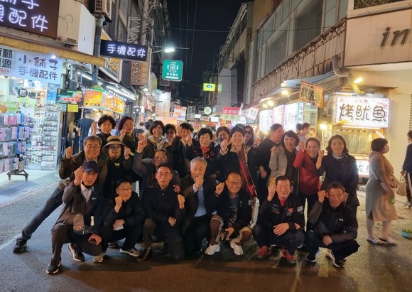 사천전통시장 상인회가 대만 타오위안의 전통시장을 둘러보고 있다. ⓒ 사천시