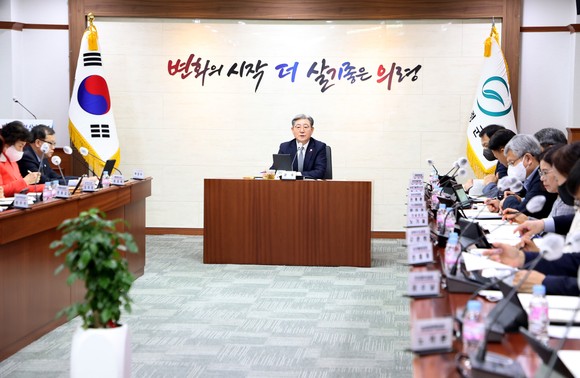 의령군이 2024년 국·도비 확보 회의를 열고 2129억 목표로 예산확보에 총력을 기울이고 있다. ⓒ 의령군