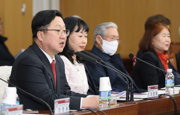 이장우 시장이 9일 대전·충남지역 중견 언론인들의 모임인 (사)목요언론인클럽 회원들과 주요시정 간담회를 개최하고 있다. ⓒ 대전시