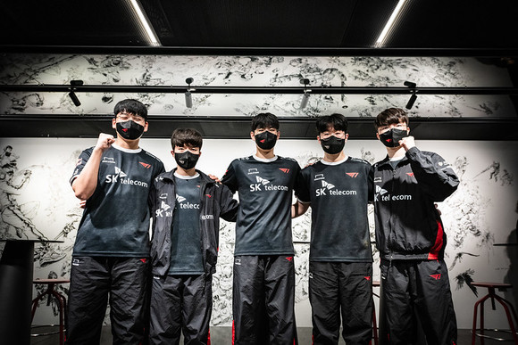 2023 LCK 스프링 8주 차에서 정규 리그 1위를 확정지은 T1. ⓒ LCK