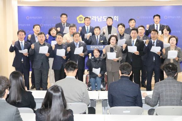 전라남도의회는 13일 도의회 브리핑룸에서 '한국에너지공대 표적감사 중단'을 촉구하는 공동성명을 발표했다. ⓒ 최정훈 의원실
