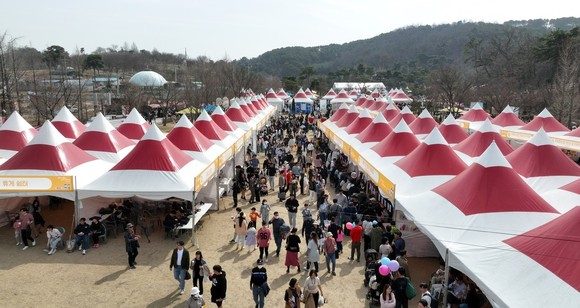 인산인해 이룬 2023 논산딸기축제장 모습. ⓒ 논산시