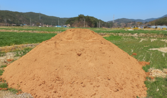 하동군이 무상공급하는 벼 육묘용 우량상토. ⓒ 하동군