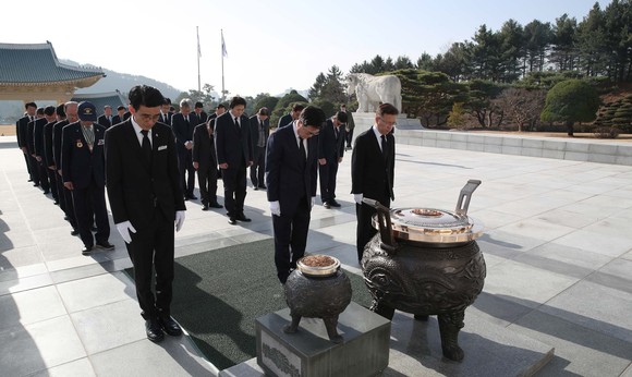 김태흠 충남도지사는 21일 제8회 서해수호의 날을 맞아 연평해전 전사자 묘역과 천안함 46용사 묘역을 참배했다. ⓒ 충남도
