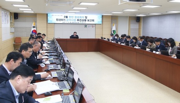 조근제 함안군수가, 민선 8기 공약사업 추진상황 보고회를 개최하고 있다. ⓒ 함안군
