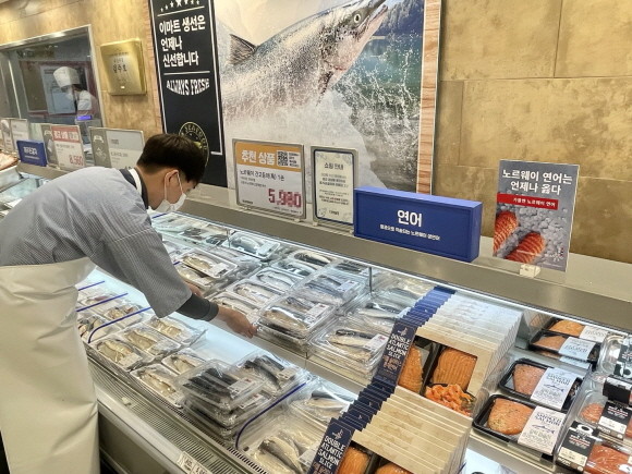 이마트가 23일부터 29일까지 '글로벌 신선 먹거리 대전'을 진행한다. © 이마트