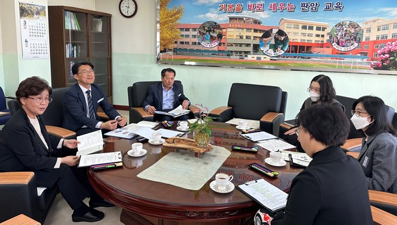 지난 21일 교육장 학교 방문 회의 모습(대전 판암초). ⓒ 대전교육청