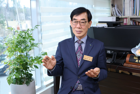 3선에 성공한 포항시산림조합 손병웅 조합장. = 김진호 기자