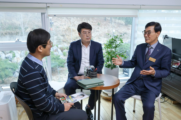 손병웅 조합장이 본지 기자와 인터뷰를 진행하고 있다. = 김진호 기자