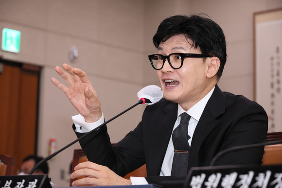 한동훈 법무부 장관이 27일 오전 국회에서 열린 법제사법위원회 전체회의에서 의원질의에 답변하고 있다. ⓒ 연합뉴스