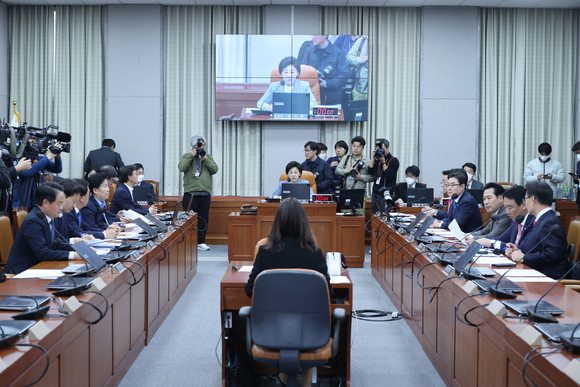 지난 23일 오후 국회에서 정치개혁특별위원회 전체회의가 진행되고 있다. 정개특위에서는 이날 선거제 개편안이 가결됐다. ⓒ 연합뉴스