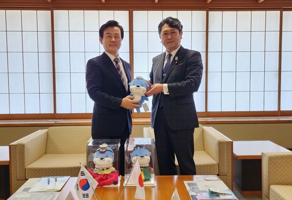 조규일 진주시장과 무라야마 다카시 시장이 문화·관광 교류협력을 강화하고 있다. ⓒ 진주시