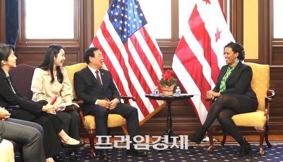 최민호시장(왼쪽 세번째), 뮤리엘바우저워싱턴D.C 시장(오른쪽 첫번째). ⓒ 프라임경제