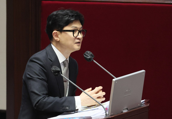 한동훈 법무부 장관이 3일 오후 국회에서 열린 본회의에서 질문에 답변하고 있다. ⓒ 연합뉴스