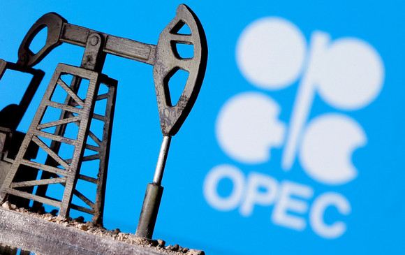 OPEC+가 대규모 감산 계획을 발표하자 유가 변동성이 요동치고 있다. ⓒ 연합뉴스