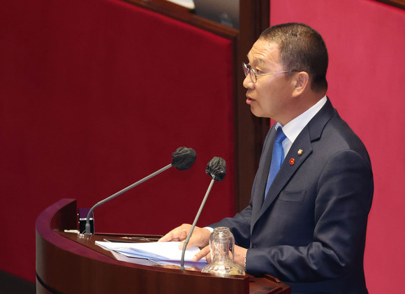 신정훈 더불어민주당 의원은 4일 대정부 질문에서 양곡관리법 개정안에 대해 윤석열 대통령이 거부권을 행사한 것에 대해 비판했다. ⓒ 연합뉴스