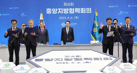 윤 대통령은 지난 3일 용산 대통령실에서 주재한 수석비서관회의에서 "모든 정부 기관은 BIE 실사단의 방한 일정 지원에 만전을 기하라"라고 지시한 바 있다. ⓒ 연합뉴스