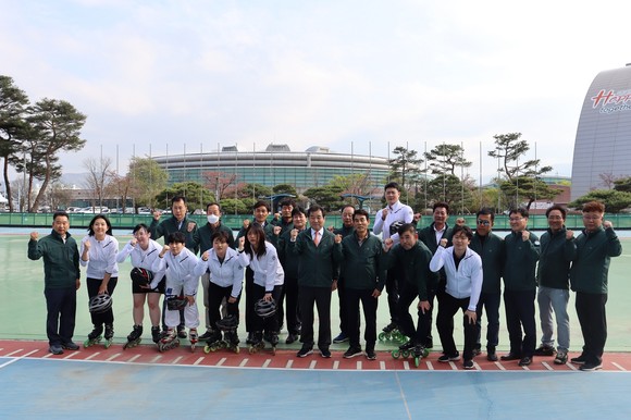 6일 김천시체육회 임원들과 체육발전재정위원들이 김천시체육회 도민체전 선수단을 방문격려 했다. ⓒ 김천시