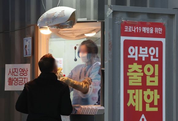 질병관리청 중앙방역대책본부에 따르면 11일 0시 기준 코로나19 신규 확진자는 1만224명이 발생했다고 밝혔다. ⓒ 연합뉴스