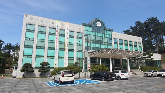 안전불감증 문제가 지적되고 있는 포항시 청소년수련관 모습. = 김진호 기자