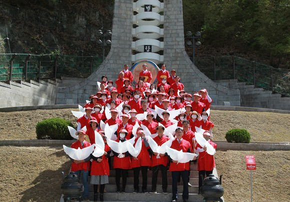 의병출정식에서 비둘기 풍선 날리기 퍼포먼스를 하고 있다. ⓒ 프라임경제