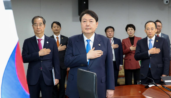 국무회의에서 윤 대통령은 국가 재정건전성 강화와 '고용세습'의 문제점에 대해 강조했다. ⓒ 연합뉴스