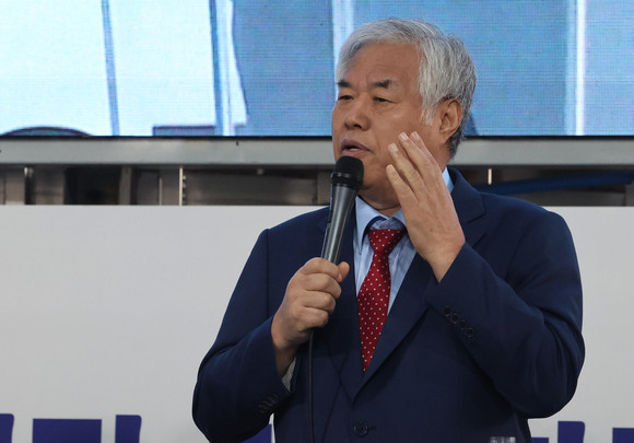 전광훈 사랑제일교회 목사가 지난 17일 서울 성북구 사랑제일교회에서 기자회견을 하고 있다. ⓒ 연합뉴스
