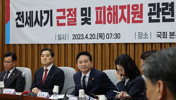 원희룡 국토부 장관과 박대출 국민의힘 정책위의장 등이 20일 국회에서 전세사기 관련 당정협의회를 하고 있다. ⓒ 연합뉴스