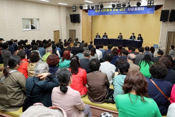 광산구 이야기꽃도서관에서 명품 30리길을 주제로 '광산시민에게 길을 묻다' 타운홀미팅이 개최되고 있다. ⓒ 광산구