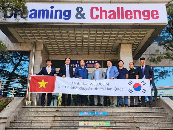 20일 포항 제일 테크노스를 방문한 'WELDCOM co. ltd' 임원진들 모습. = 김진호 기자