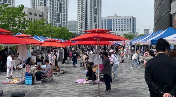 지난 22일 개최한 제2회 도담동 나눔장터 모습. ⓒ 의회사무국