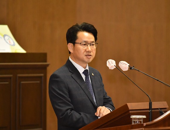 윤성관 의원이 진주시 한방난임치료 지원에 관한 조례안에 대해 설명하고 있다. ⓒ 프라임경제