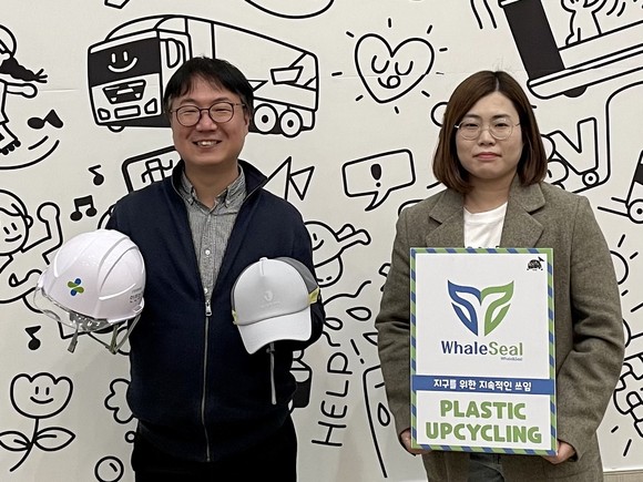 SK이노베이션이 육성·지원하는 사회적기업 우시산이 폐안전모를 재활용한 '경량 안전모'를 선보였다. ⓒ SK이노베이션