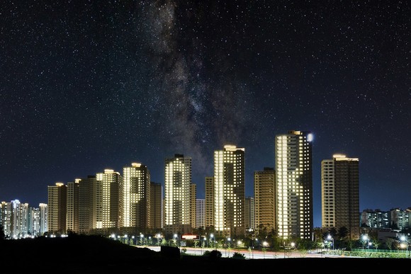 스마트 LED 원격 제어 시스템으로 조명을 밝힌 아이파크 전경. ⓒ HDC현산