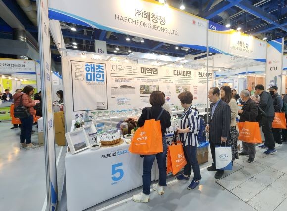 완도군은 ‘2023 서울 국제 수산 식품 전시회‘ 에 참가해 완도 수산물의 우수성과 수산 식품을 홍보했다. ⓒ 완도군