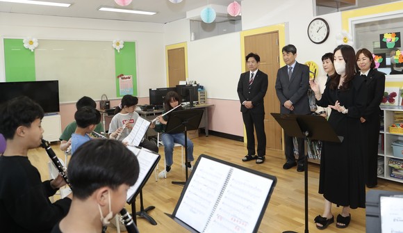 이주호 부총리 겸 교육부장관이 5월1일 담양 창평초등학교에서 김대중 전남교육감과 함께 학생들의 교육활동을 참관했다. ⓒ 전남도교육청