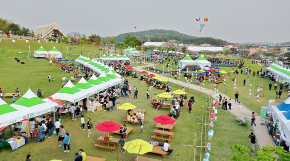 2019년 부소산 봄 나들이 축제 장면. ⓒ 부여군