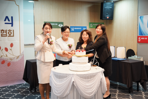 (좌)비상임이사 신유정 ESG글로벌교육문화협회 대표 전미경, 재무이사 양미연, 교육이사 양서연. ⓒ ESG글로벌교육문화협회