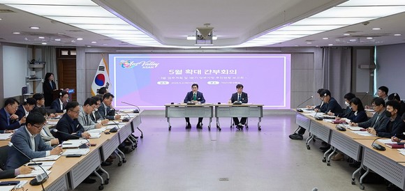 지난 2일 주재 확대간부회의 장면. ⓒ 아산시