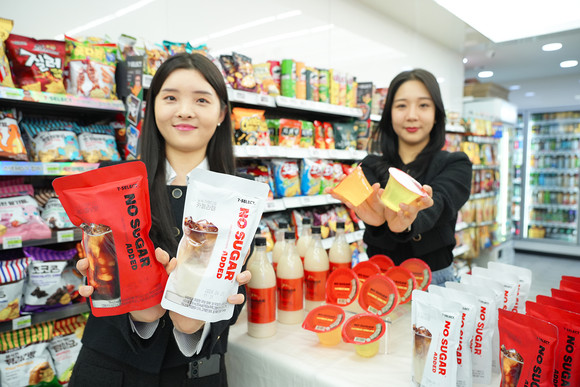 세븐일레븐이 설탕 무첨가 상품이 신소비트렌드로 부각됨에 따라 노슈가애디드(No Sugar Added)와 손잡고 관련상품 강화에 나섰다. ⓒ 세븐일레븐