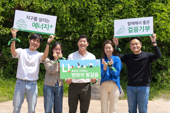 GS칼텍스가 임직원 걸음기부 통해 재활용 플라스틱 책상을 기부한다. ⓒ GS칼텍스