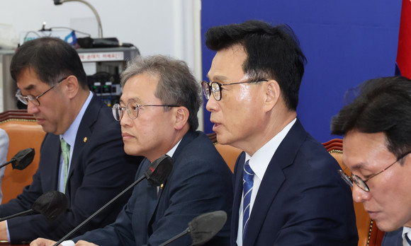 박광온 더불어민주당 원내대표가 11일 국회에서 열린 정책조정회의에서 발언하고 있다. ⓒ 연합뉴스