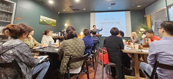 소상공인시장진흥공단과 오렌지나무시스템이 경영 개선을 희망하는 소상공인을 대상으로 실시하는 희망리턴패키지 경영개선 지원 사업이 지난 15일부터 실시됐다. ⓒ 오렌지나무시스템