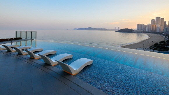 시그니엘 부산은 개관 3주년을 기념하는 프로모션을 진행한다. © 롯데호텔