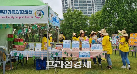 수원제1야외음악당 수원시외국인복지센터 운영 부스. ⓒ 프라임경제