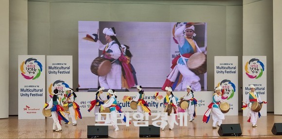 21일 제15회 다문화 한가족 축제 풍물놀이 식전 행사 장면. ⓒ 프라임경제