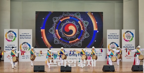 21일 제15회 다문화 한가족 축제 풍물놀이 식전 행사 장면. ⓒ 프라임경제