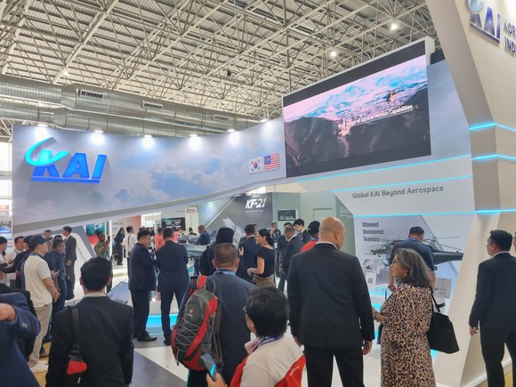 말레이시아 LIMA 2023 참가 KAI 부스 전경. ⓒ 한국항공우주산업
