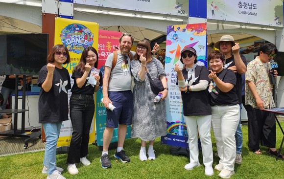 천안시와 단국대학교, 독립기념관이 25일 시청 소회의실에서 K-컬처 산업분야 발전을 위한 업무협약을 체결 후 기념촬영을 하고 있다. ⓒ 천안시