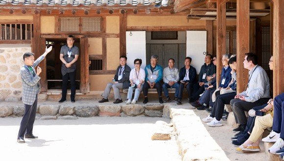 25일 5급 이상간부 공무원들이 '간부공무원 다산 청렴정신 체험교육'을 실시하고 있다. ⓒ 보령시